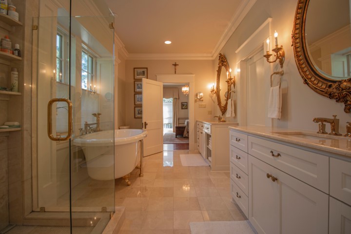 Can Tile Removal Contractors Mesa AZ Contain Ceramic Dust In Bathrooms